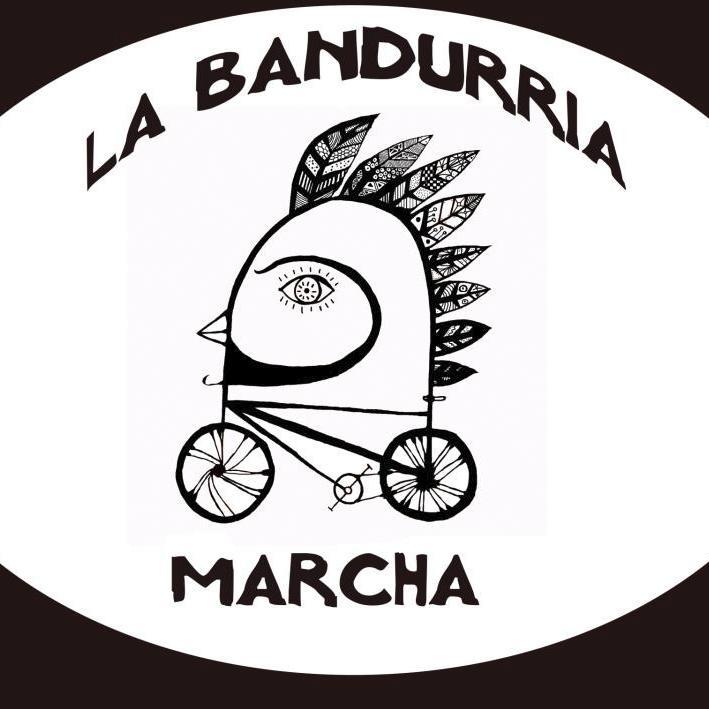 Un viaje por la memoria colectiva de América latina, un recorrido artístico participativo, fomentando el arte público cooperativo.