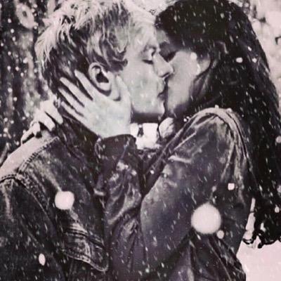 Autora de Contigo hasta el infinito novela adolescente junto con Ross Lynch y R5. ¿El amor entiende de distancia? ¿hasta el infinito tal vez? ♡