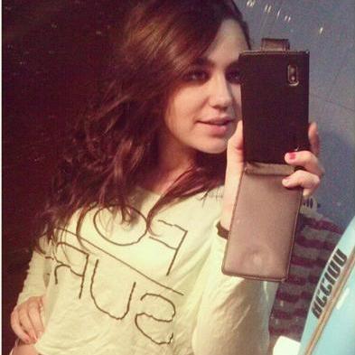 19 G.M.♥Sonreír por fuera, morir por dentro; así es la vida.FUMA FOLLA Y BEBE QUE LA VIDA ES BREVE.❤