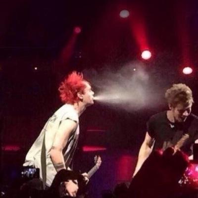 Spxmmingxgrier's profile picture. vote for me please with the link in my bio ♡ click once a day everyday and spread the word it would mean alot to me :)