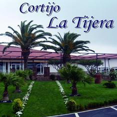 Complejo Hostelero situado en el km 4 de la Carretera de Don Alvaro Tlfno 924 12 32 36