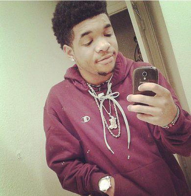 La'Carlton. kik@_Jaquey insta@_swaggyc95. i need to get my followers up on this hoe . help me!
