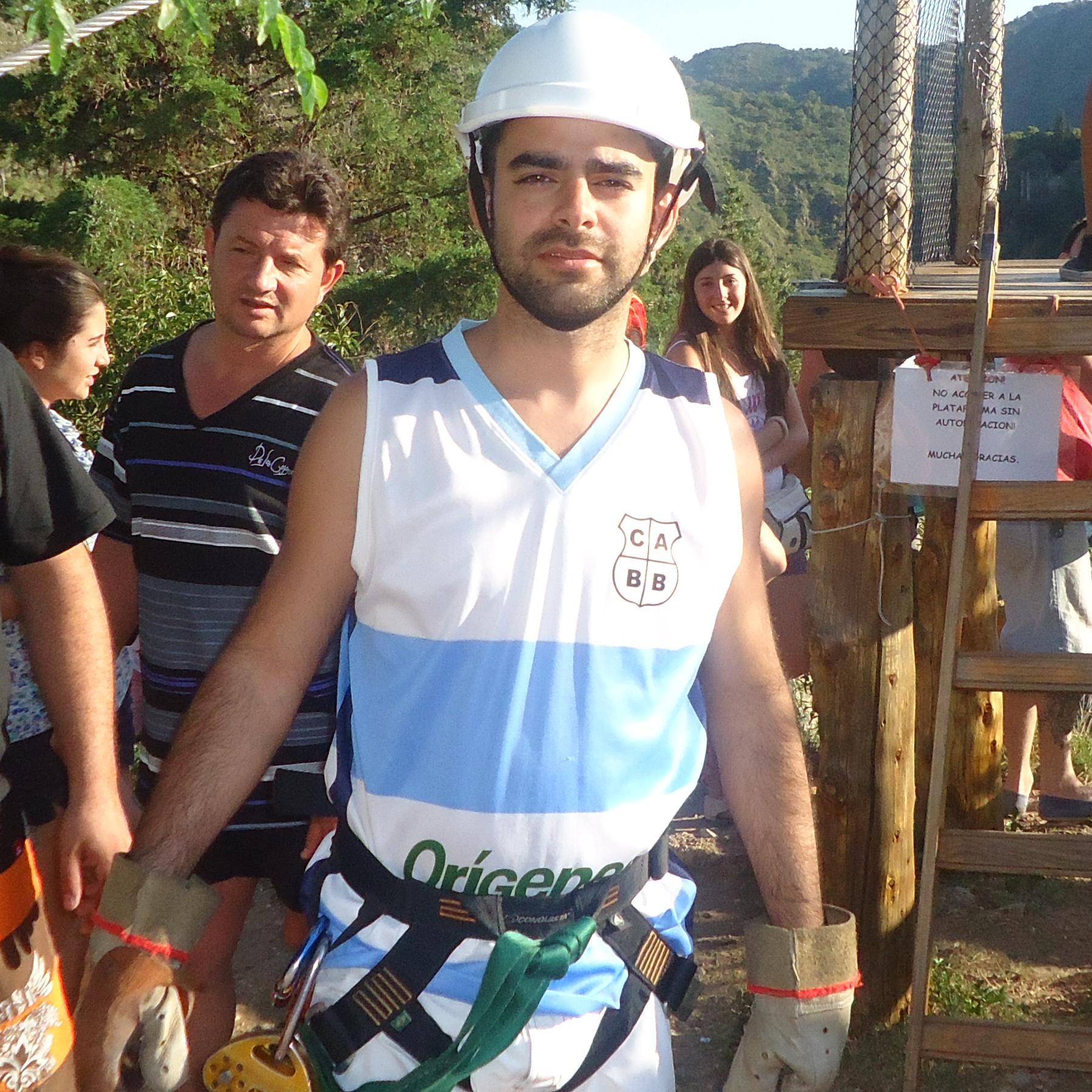 GonzaEsparrach's profile picture. Por esos días, Mastropiero enfrentó grandes problemas: chocó con la bici...