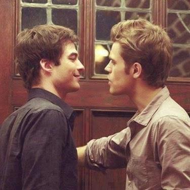 Je tweet principalement du Teen Wolf, The Vampire Diaries, Pretty Little Liars, Arrow et d'autres séries, dites moi si vous voulez une série particulière ;) ♥