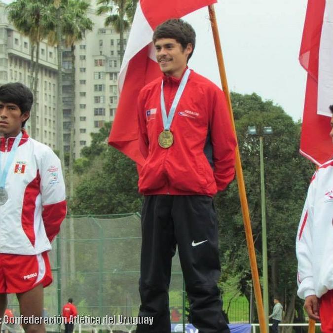 Atleta seleccionado Chileno especialista en 5000 y 10000 mts planos