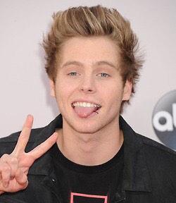 PLEASE FOLLOW @expiredluke FOR ME!!!! ILY !!!!♥♥♥♥♥♥