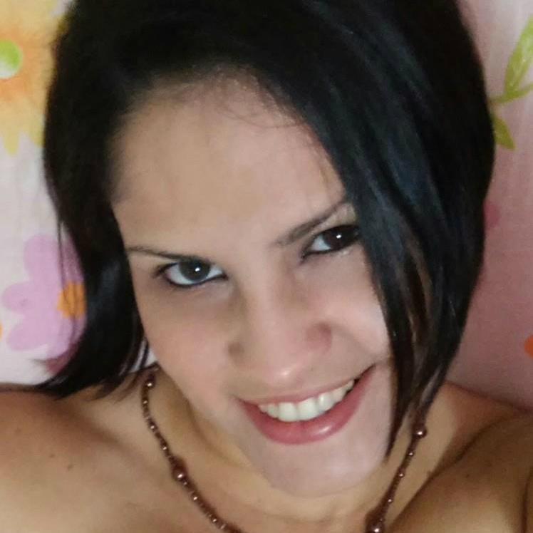 A minha imagem é você que faz! Mas a minha vida sou eu que vivo.
Não tente me entender e nem muito menos julgar! Não sou perfeita e não nasci para te agradar!
