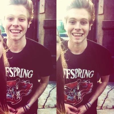 ✧my mum told me to follow my dreams, the thing is he doesn't follow me back✧ never/4 lol // my face is uglier than yours