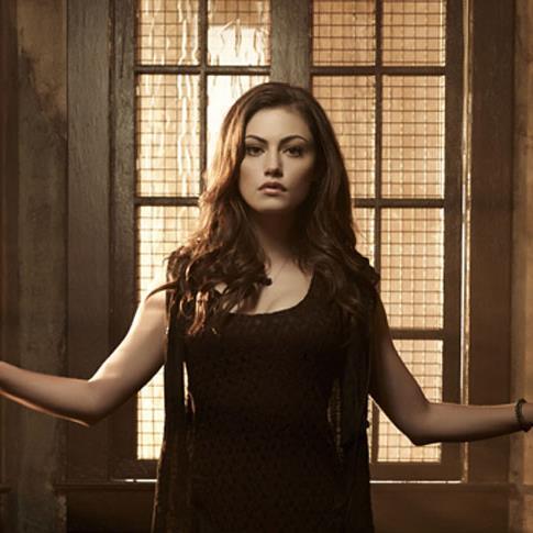 I was born a Vampire and Werewolf now im more. I have always had a short temper woth people. If you are my enemy expect to die. [Single|19|Bi|Hybrid|MV]