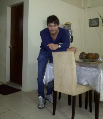 soy yo mismo, no espero nada de nadie. amo la musica en todo su esplendor, Mi fe en Dios primero q nada. soltero xq amo la libertad.