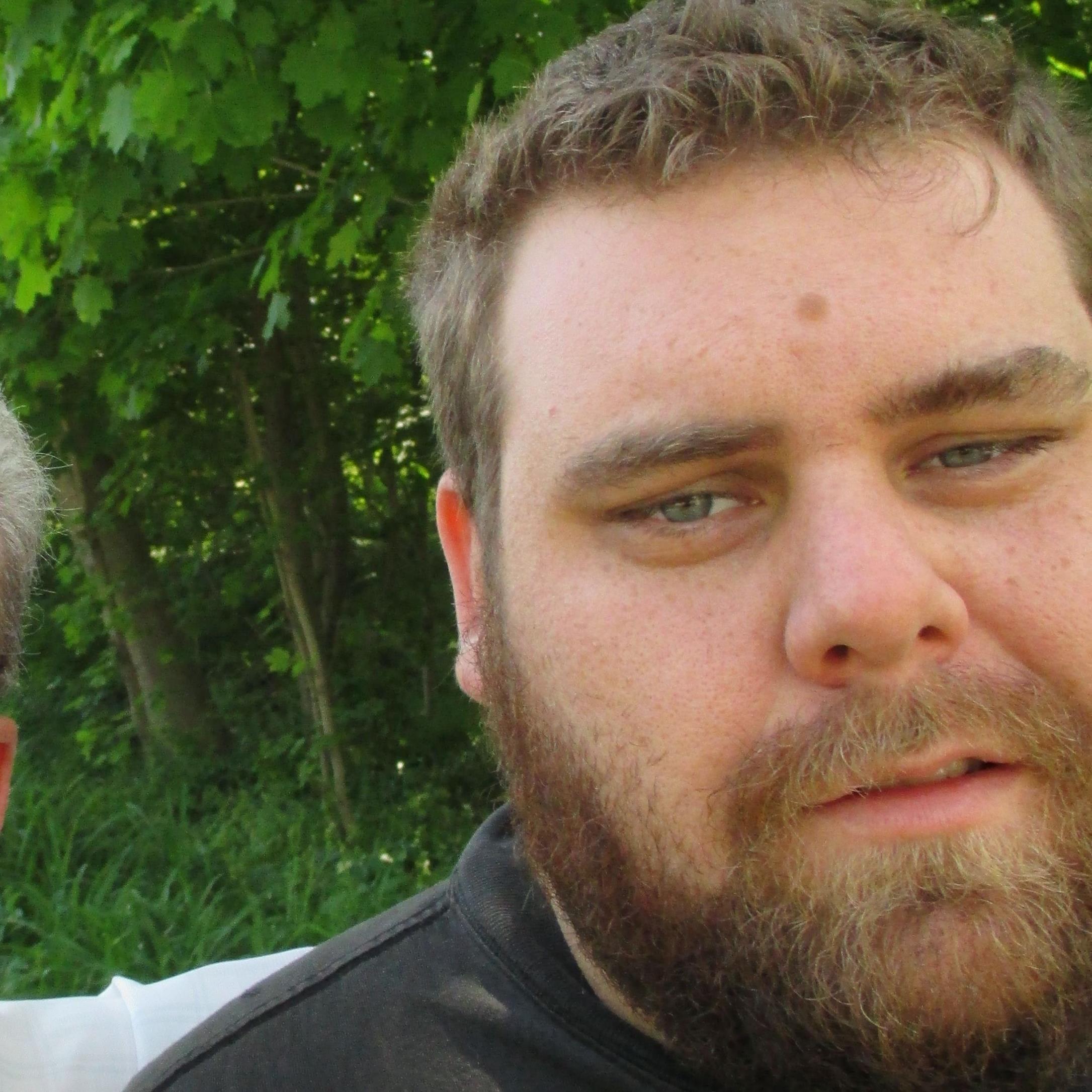 LaZyLuNaR_LARRY's profile picture. 