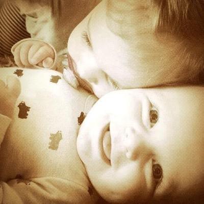 Juguetones, risueños, divertidos, amorosos. Hijos de @LilyAlclridge y @_CoreyTaylor