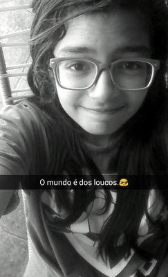 Agora eu tô em outro nível, só quero viver sorrindo. Se antes eu virava a página, agora queimei o livro.