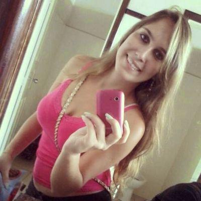 ''Sorrir não mata. Viver não dói. Abraçar não arde. Beijar não fere. Rir não machuca. Você não tem motivos para não tentar ser feliz''.