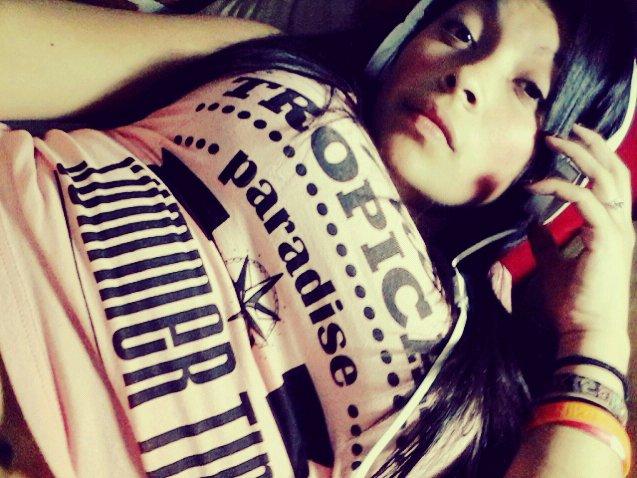 Y Por Vestir De Ancho Y Ser Rapera .. Vienes Aqui A Decirme Que Soy Una Ñera ... Lalalala ♡