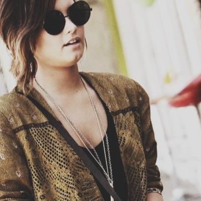 Only Demi rares are posted, so if you're a lovatic, you might want to follow.