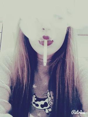 WEEDNAS BEERBRACIONES // Adicta a las fresas de chuche. // 'Que no adelanta quien no se mueve' // Viva la risa exenta de preocupaciones// SmokeOne