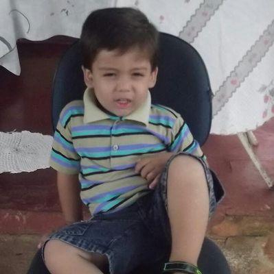 ola eu sou uma  menina legal e tenho um lindo filho que  é esse dai que esta na foto, mamae te ama muito filho.eu adoro fazer amigos