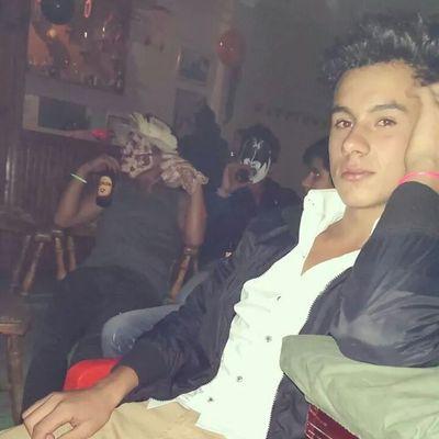 camiloramirez_9's profile picture. el amor es la arrogancia de aferrarse  lo imposible°