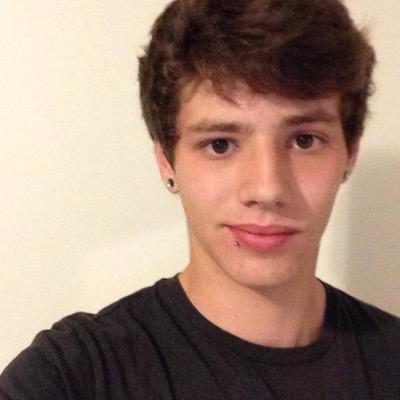 Josh, 22... Love to listen to music, vine.. Instagram