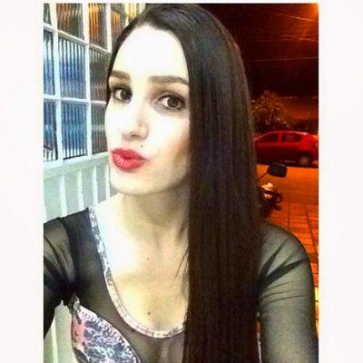 Tenho sonhos, tenho vontades, tenho medos, trago alegrias e decepções no coração, mas nunca deixo pra trás a humildade, os amigos e o amor.