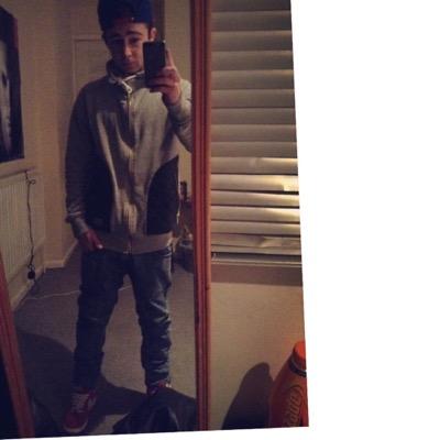 im 19 :) im out goin and up for a laugth follow and will follow bk :) and add me on snapchat shourtyb and intstagram beales94