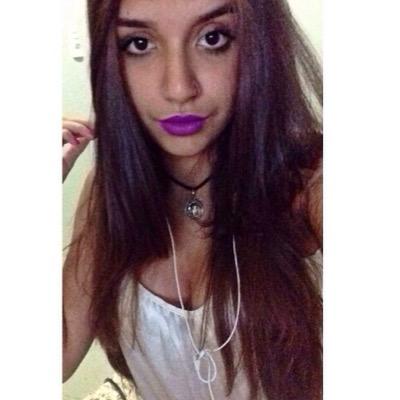 Beije-me até eu esquecer o quão inútil eu sou.... http://t.co/7fX2IQ0HjD