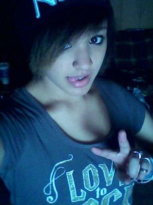 Hi, my name is Leah-I'm 14-bisexual-Shy-Weird-Single-I love bands & cuddles-