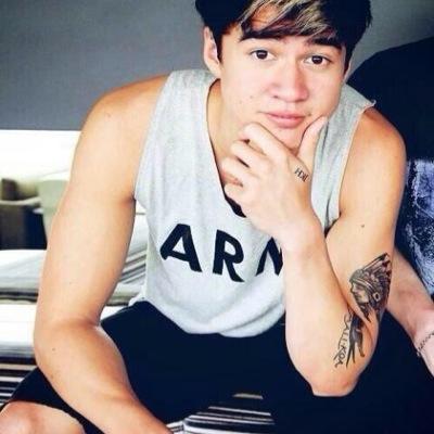 follow @sykenarry