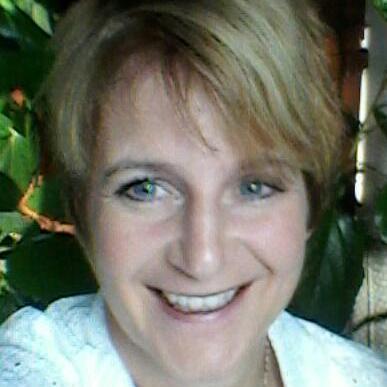 Proud maman, loving wife, committed Fin'l Advisor, passionate gardener,foodie,photographer.Loving lifes gifts-working every day to be the best person I can be!