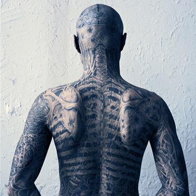 Poco a poco iré dando el significado de los tatuajes.
No te lo pierdas!!