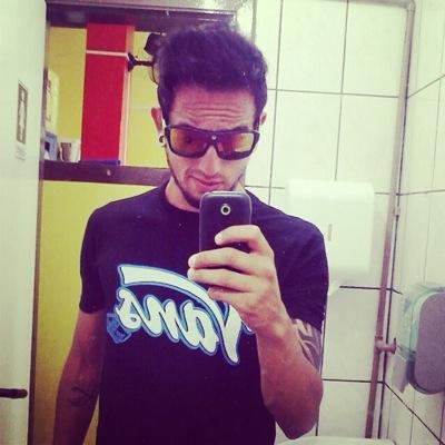 Quando o mundo cai ao meu redor, teus braços me seguram Senhor- Whats: 4298560189