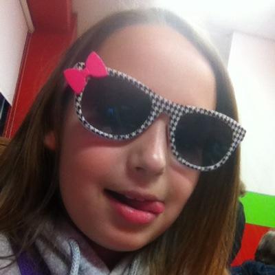 Follow me and I promise I will follow u
                              
                          No Joke