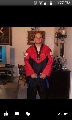 I'm 23. A Hardcore Gamer that plays destiny, titanfall and i would love to be in a professional clan one day. I also love tae kwon do and am a blue belt.