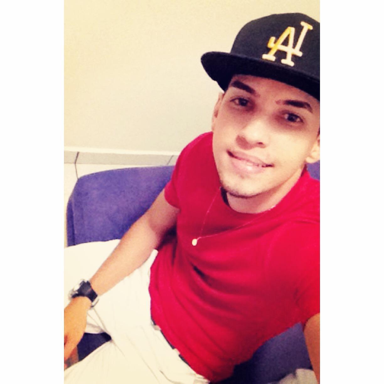 jemyssonbarreto's profile picture. ..A alma guarda oque a mente qué esquecer ..''