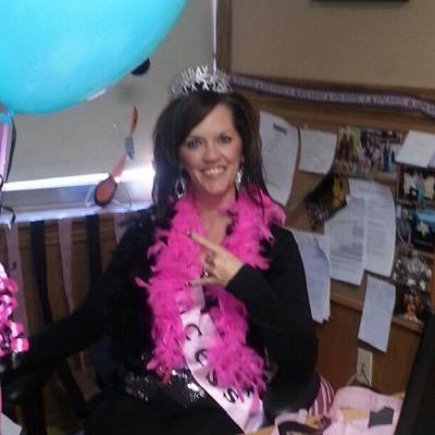 awlookingup's profile picture. 