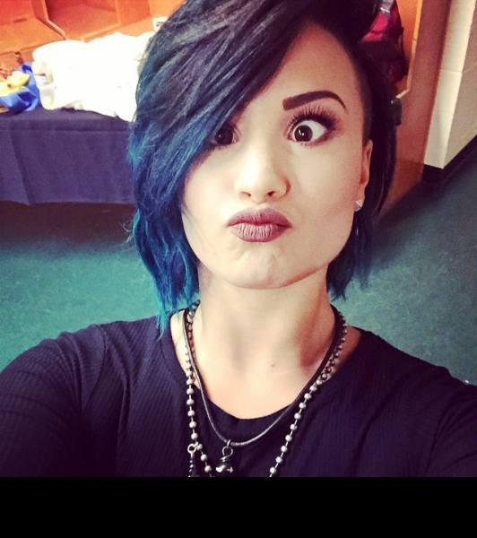 Twitter creado porque amo a Demi Lovato (@ddlovato). Lovatic Forever.!/1D/BTR/Becky/Mahone/5sos    http://t.co/V81C8HtDix
