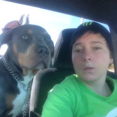 Lesbian living in Florida. Follow me for cute pictures of my dogs. I will follow back. snapchat and instagram: amstordahl.. glide: amstord