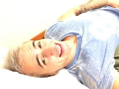 Never give up on somenthing you can't live without it| Nunca desista de algo que você não pode viver sem ele.