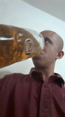 Javerito, gustoso de la cheve y el tequila. Matame con buena comida y el tiro de gracia ha de ser de chocolate