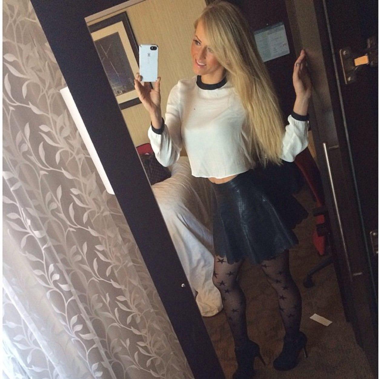 RobustGoddess's profile picture. People will stare. Make it worth their while.
[@NewbloodDiegoB Golden Haired Queen]