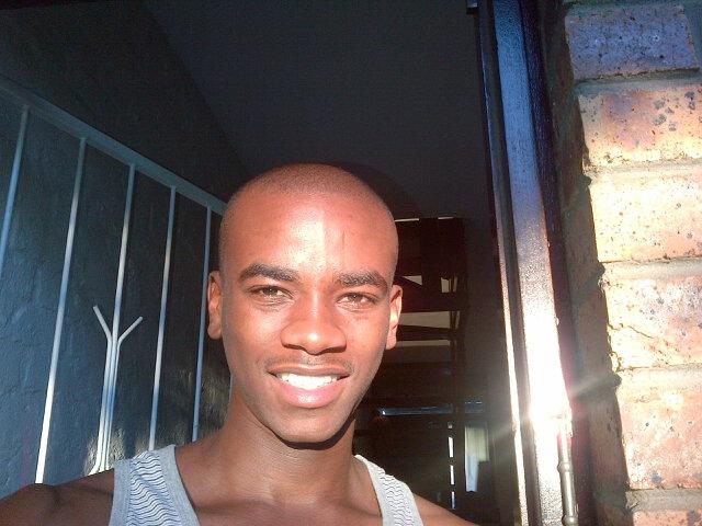 DaveNhlapo Profile Picture