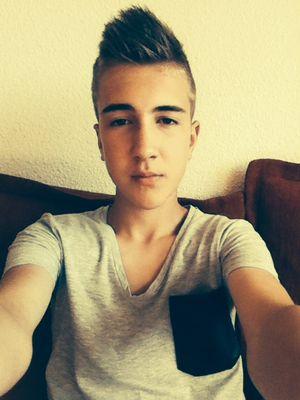 RnRoussel's profile picture. Compte Secondaire ---- Fist Compte ( 2K Followers ) :$.*-*