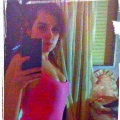 Mi pasión los animales, me gusta la Ropa las pinturas y sobretodo me encanta escuchar música a casi todas horas y casi toda la música me gusta :-P
