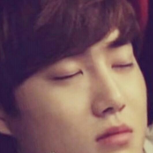 sebuah fg yang muncul dari lautan perak apa abu abu terserah | always stick with EXO no matter what happened
