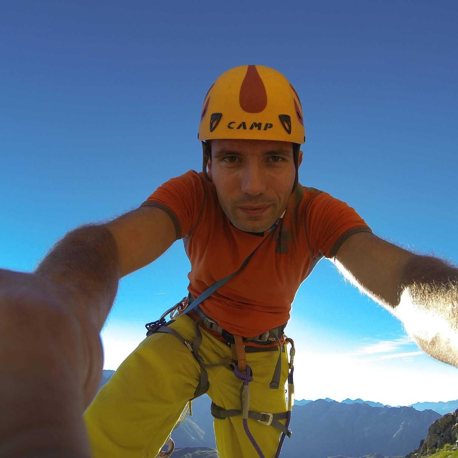 AlexDi64's profile picture. Râleur invétéré, aime bien tout ce qui vole.