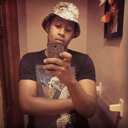 Some young, poetic, dope nigga. Anime, games and hip-hop.