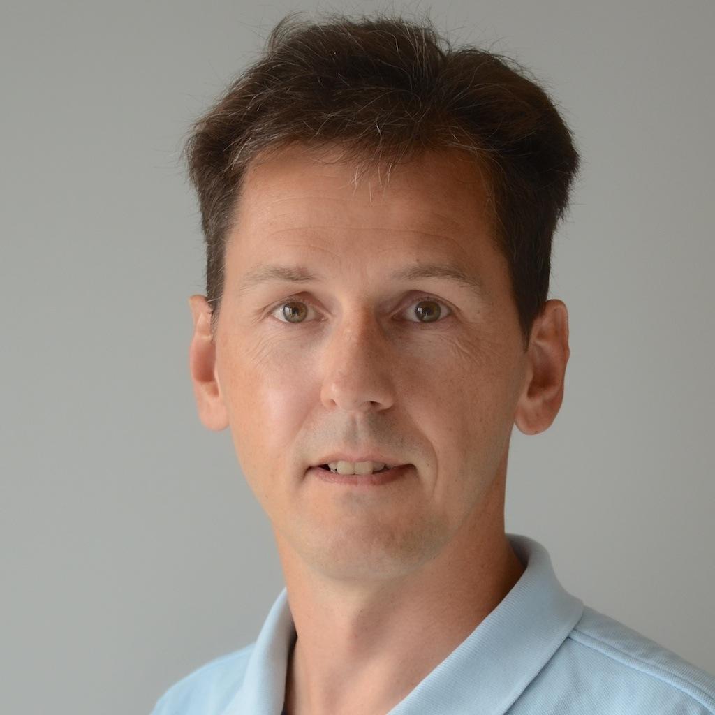 Freelance iOS engineer. iOS apps GeoTagr and PhotoMeta.