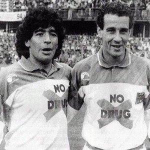 Lomilator's profile picture. Valenciano de finales de los 70, que vive esperando porque no se desespera.