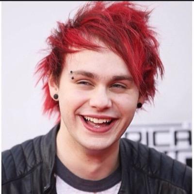 hey beautiful, i just wanted to let you know that you are amazing and your sunshine loves you very much. please follow @insert_fandom for giving you this follow